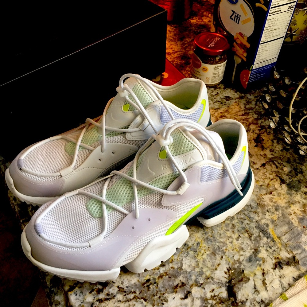 Men’s Reebok sneakers brand new